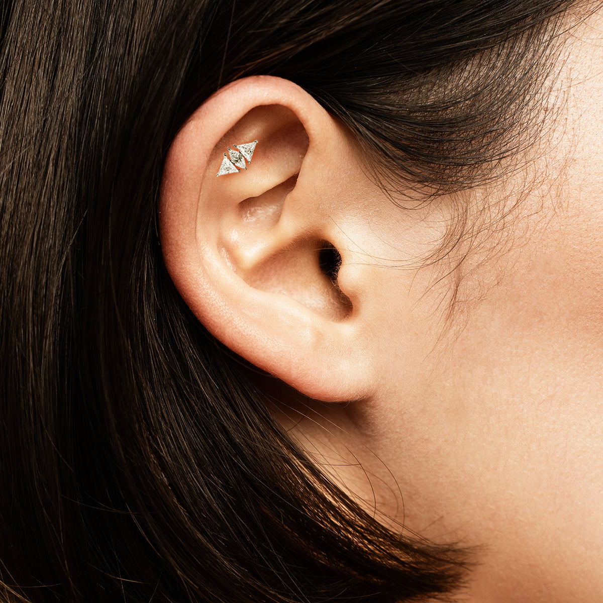 Piercing de oreja de Titanio Queen