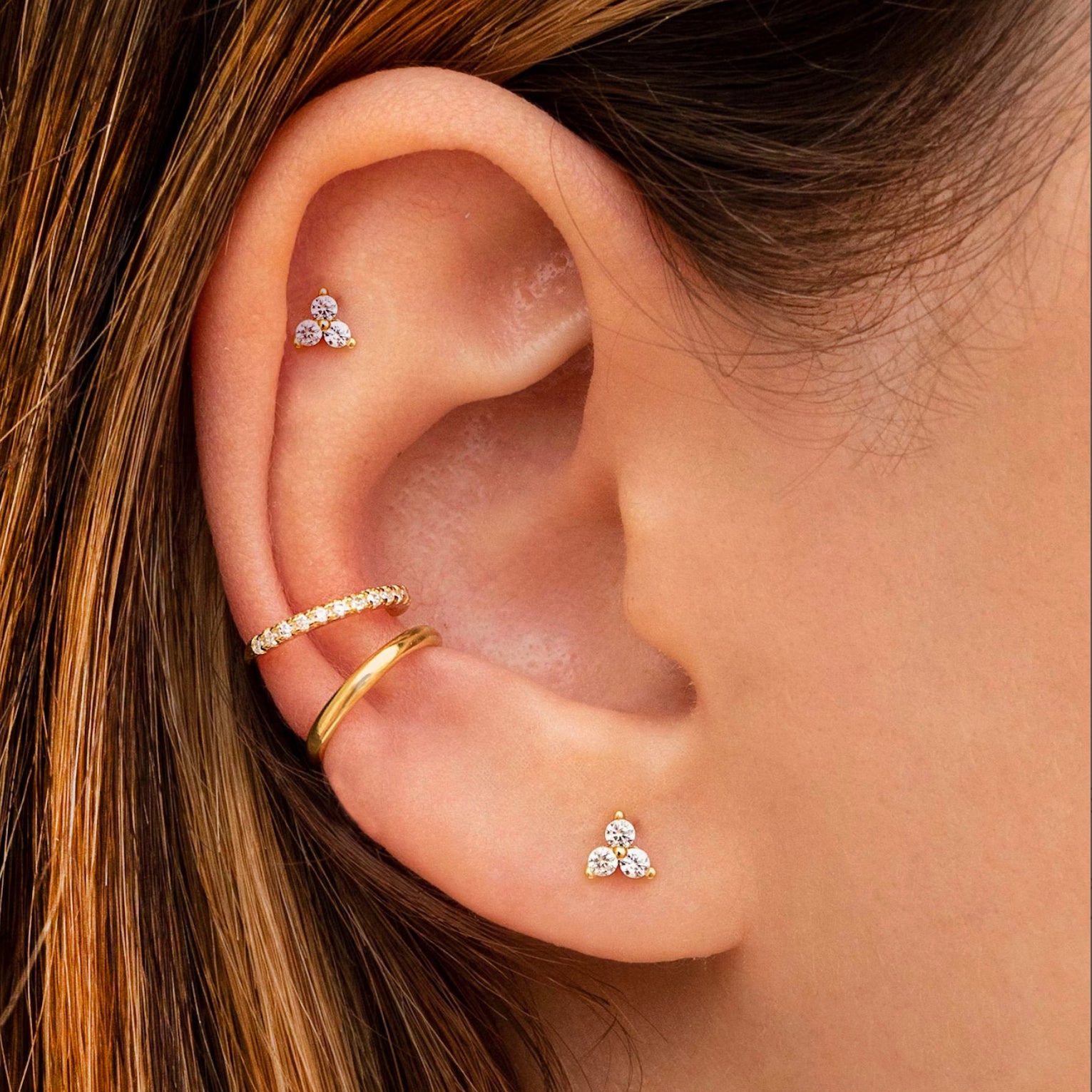 Silver ear stud with 3 gems