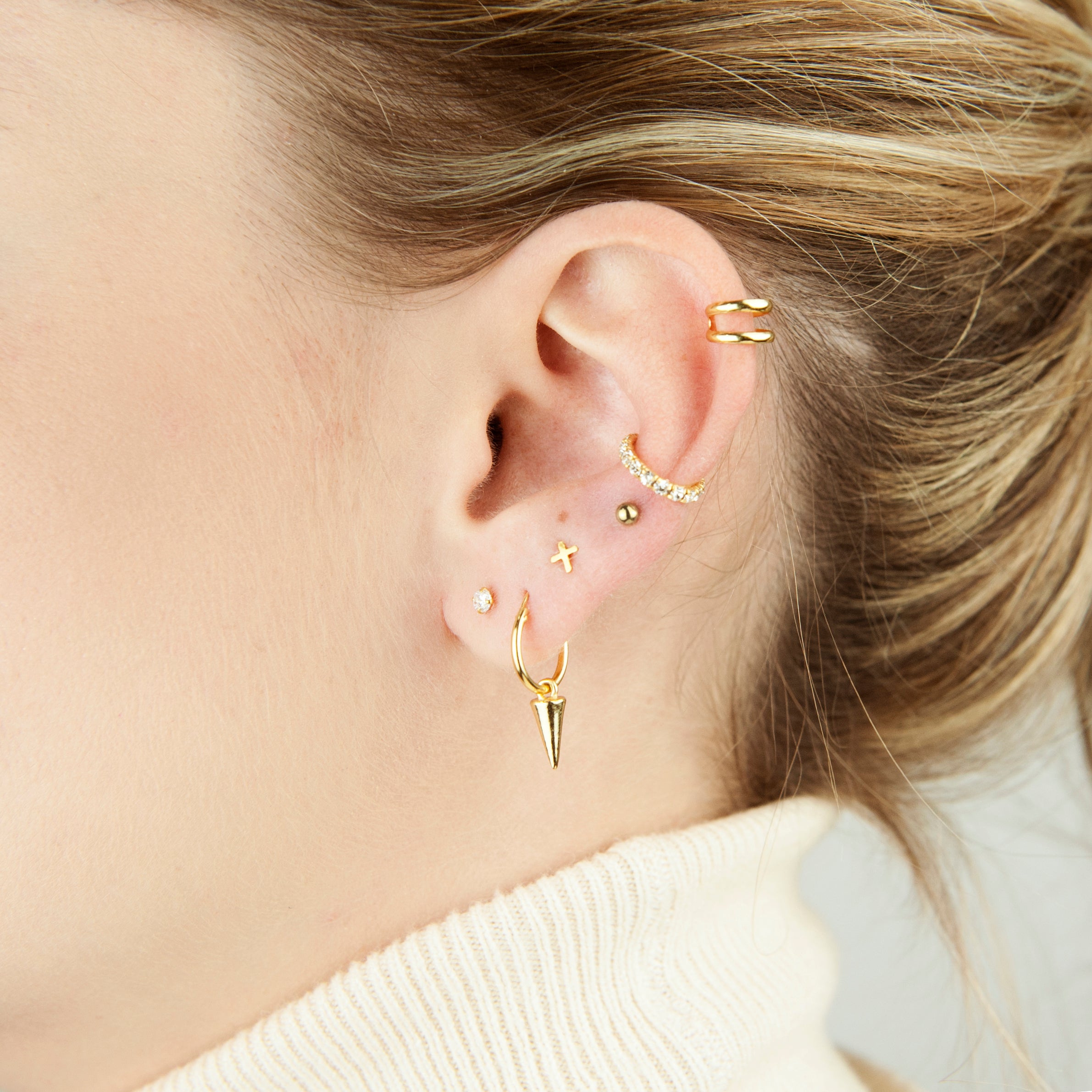 Boucles d'oreilles en argent plaqué or avec zircon rond